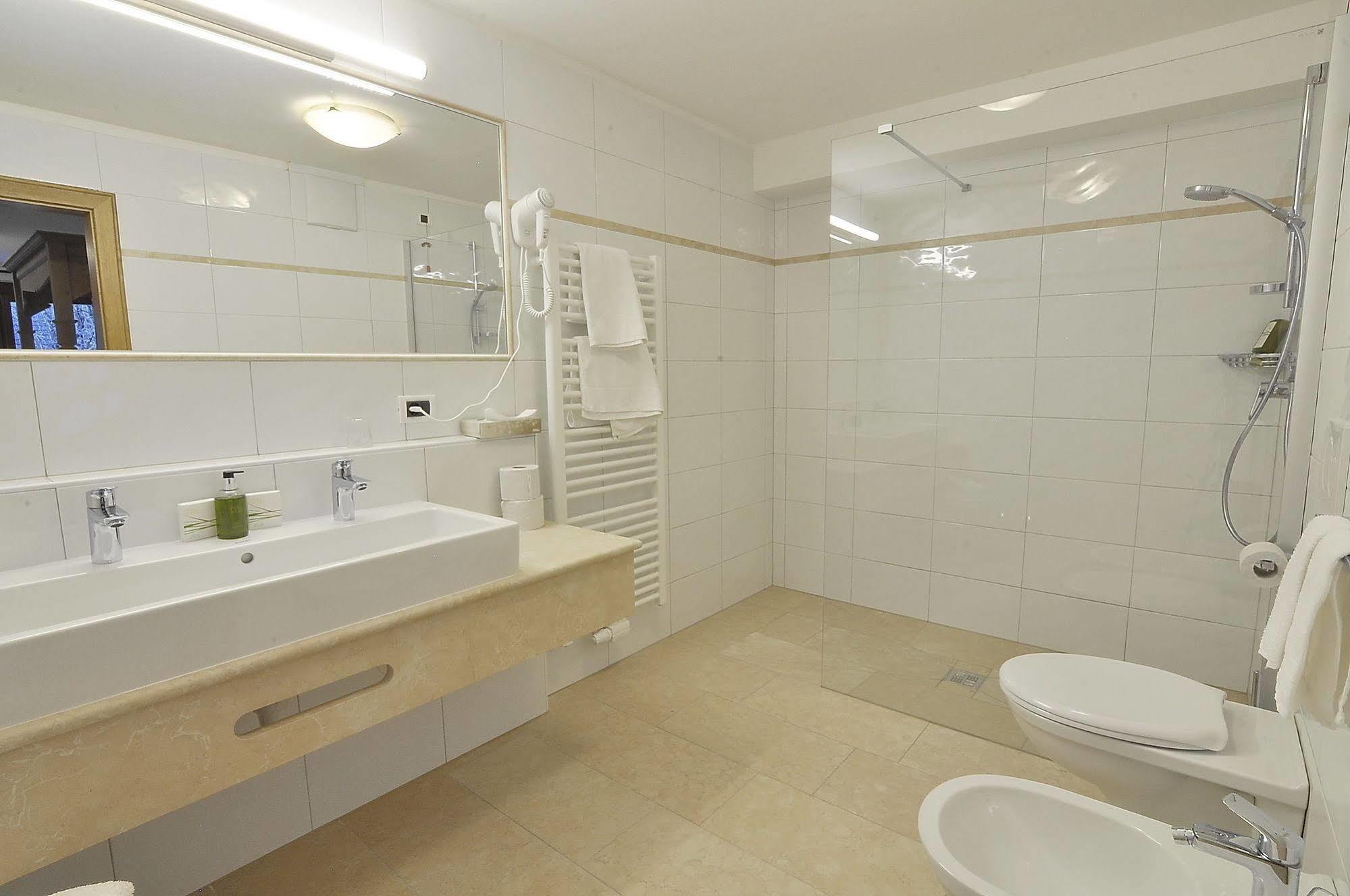 Hotel Monte Paraccia San Vigilio Di Marebbe Εξωτερικό φωτογραφία