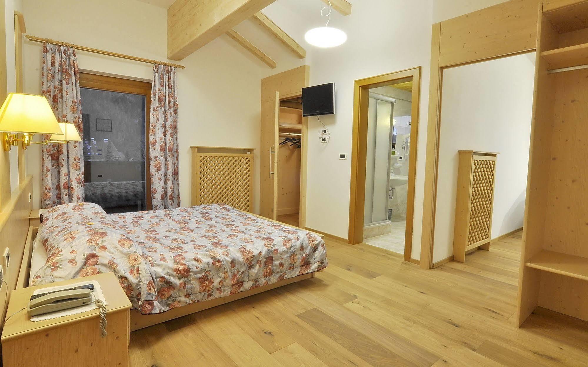Hotel Monte Paraccia San Vigilio Di Marebbe Εξωτερικό φωτογραφία
