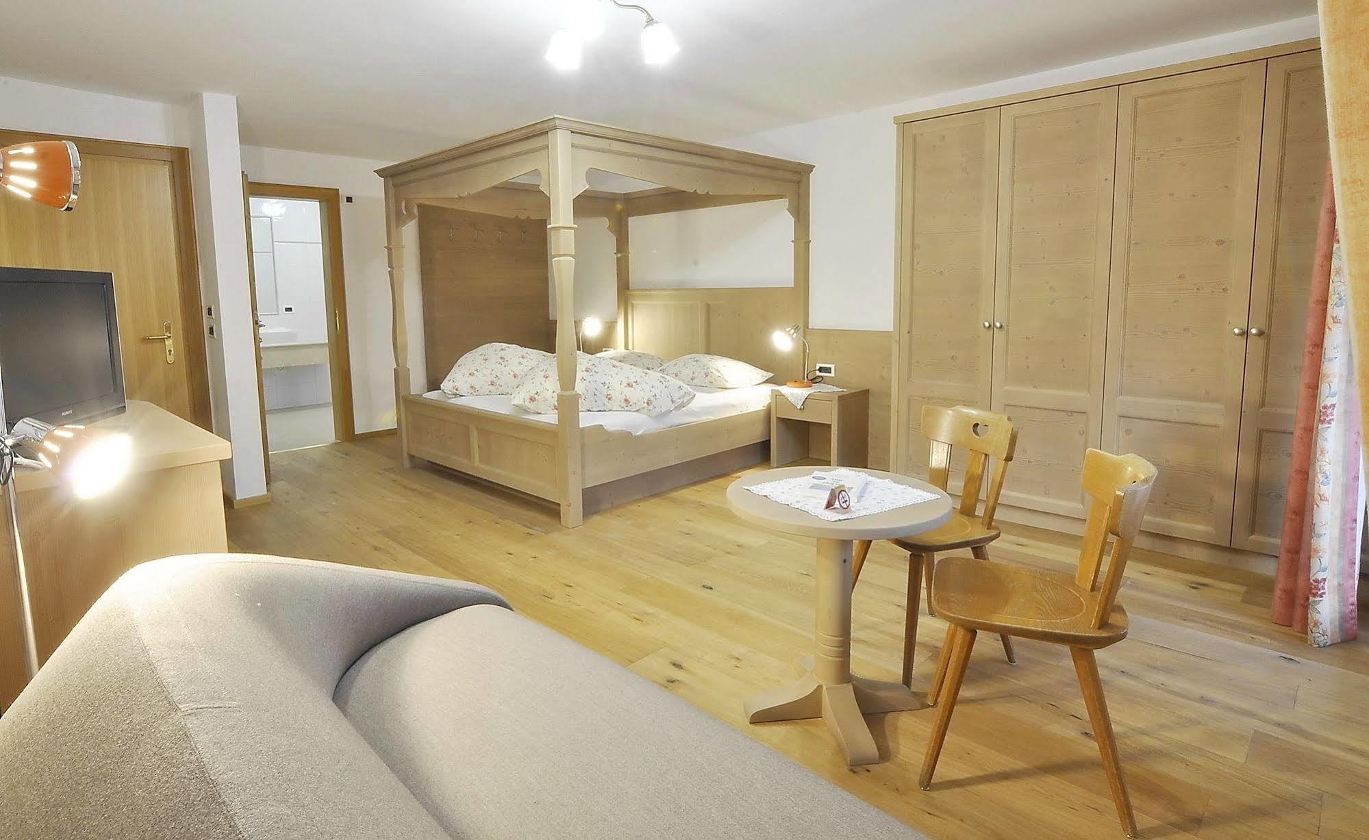 Hotel Monte Paraccia San Vigilio Di Marebbe Εξωτερικό φωτογραφία